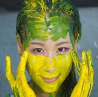 グラビアアイドルの北見えりがペイントプレイ！