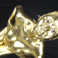 白井まいが金粉セックス！