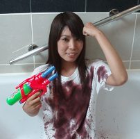 元AKBの秋元才加似の女の子がペイントでぐちゃぐちゃにされちゃいます！メッシー動画