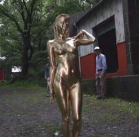 春明潤が野外で露出しながら金粉メッシーｗｗｗ